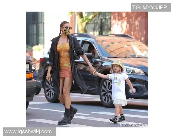 足球明星与外国女友的浪漫故事揭示了爱情与事业的完美平衡 足球明星与外国女友的浪漫故事揭示了爱情与事业的完美平衡