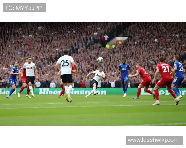 足球明星的痞帅风格如何引领时尚潮流与年轻人的追捧 足球明星的痞帅风格如何引领时尚潮流与年轻人的追捧